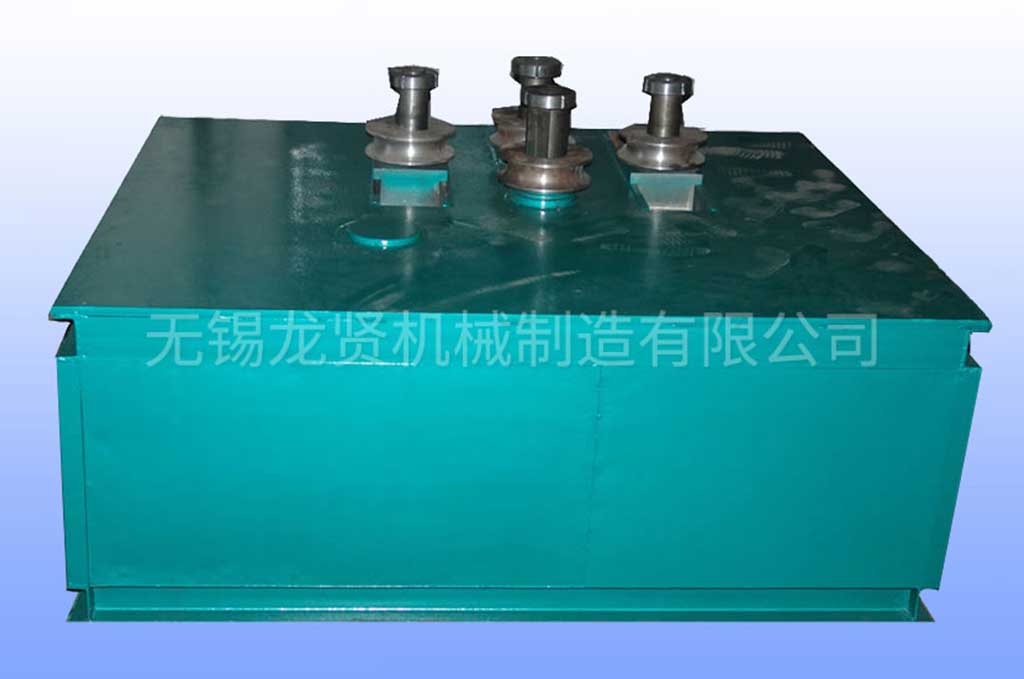 操作員在操作多功能彎管機(jī)應(yīng)注意哪些事項(xiàng)？