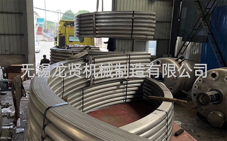 封頭上半管碰見接管怎么繞？